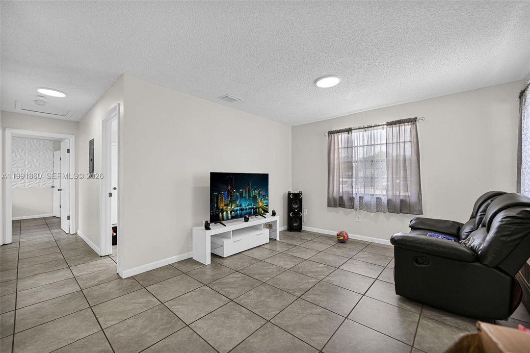 En Venta: $729,000 (0 camas, 0 baños, 1944 Pies cuadrados)