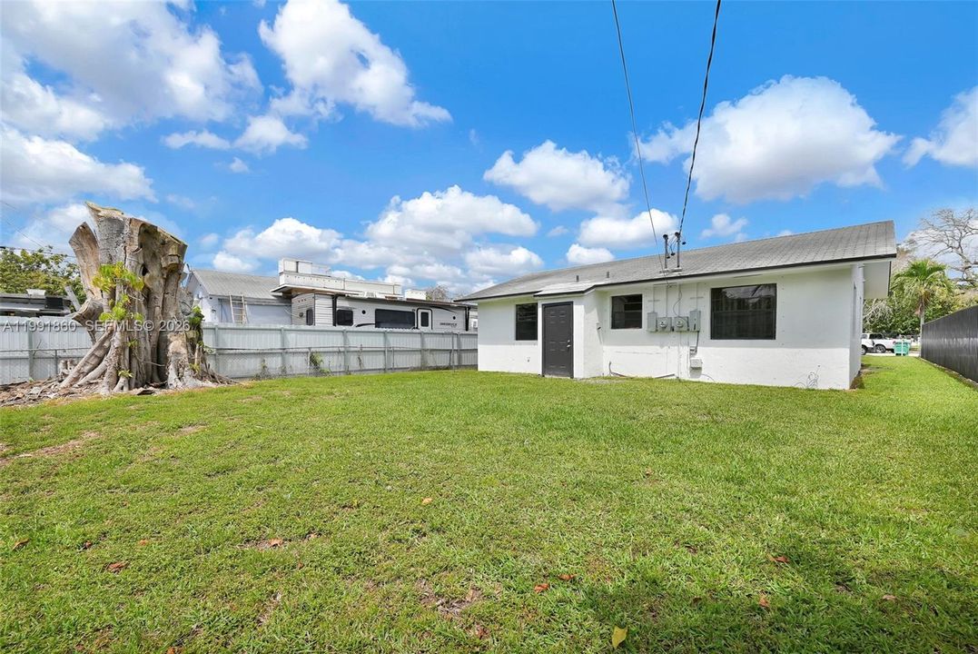 En Venta: $729,000 (0 camas, 0 baños, 1944 Pies cuadrados)