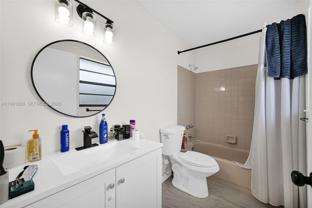 En Venta: $729,000 (0 camas, 0 baños, 1944 Pies cuadrados)