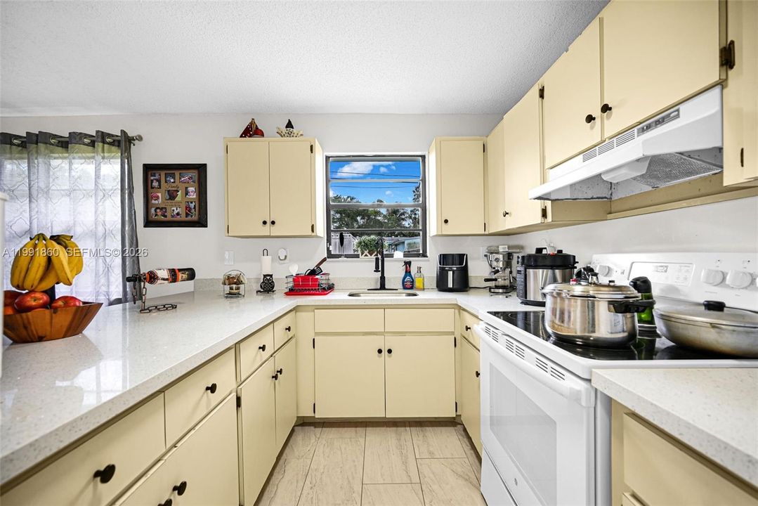 En Venta: $729,000 (0 camas, 0 baños, 1944 Pies cuadrados)