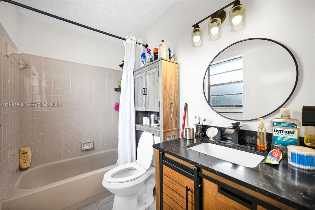 En Venta: $729,000 (0 camas, 0 baños, 1944 Pies cuadrados)