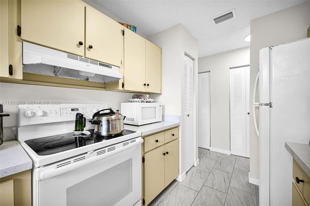 En Venta: $729,000 (0 camas, 0 baños, 1944 Pies cuadrados)