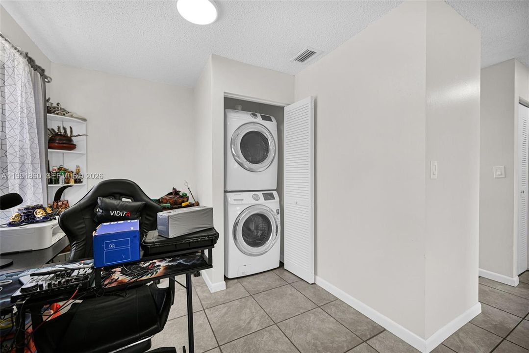 En Venta: $729,000 (0 camas, 0 baños, 1944 Pies cuadrados)