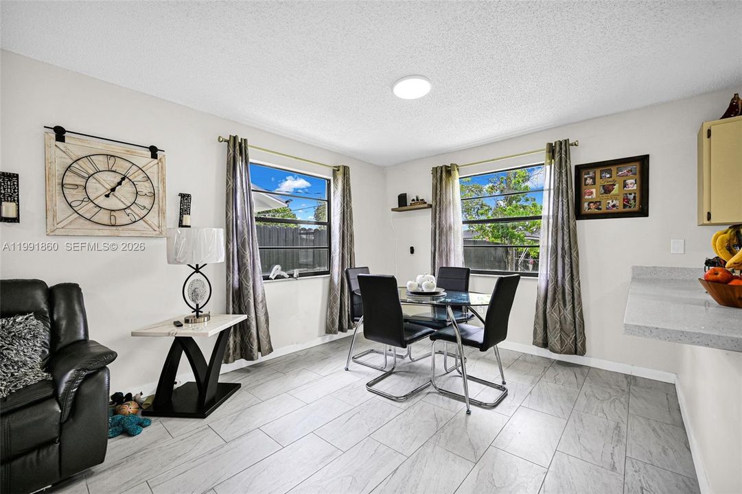 En Venta: $729,000 (0 camas, 0 baños, 1944 Pies cuadrados)