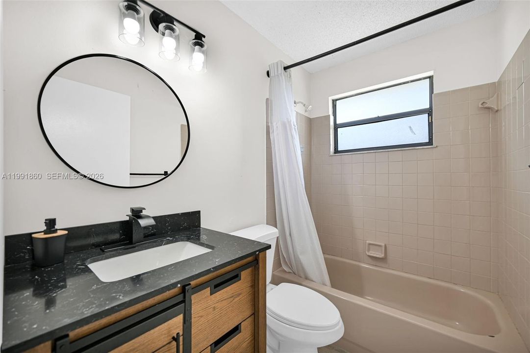 En Venta: $729,000 (0 camas, 0 baños, 1944 Pies cuadrados)