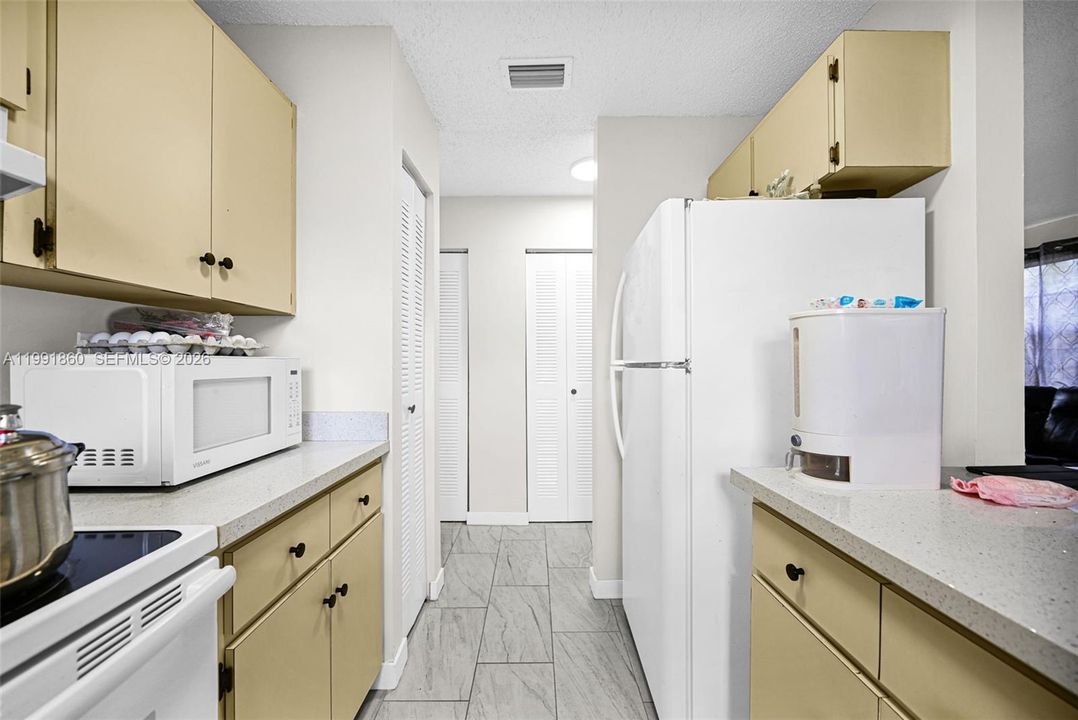 En Venta: $729,000 (0 camas, 0 baños, 1944 Pies cuadrados)