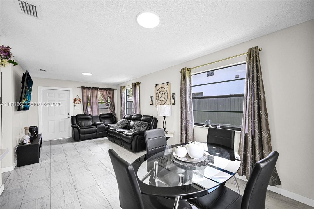 En Venta: $729,000 (0 camas, 0 baños, 1944 Pies cuadrados)