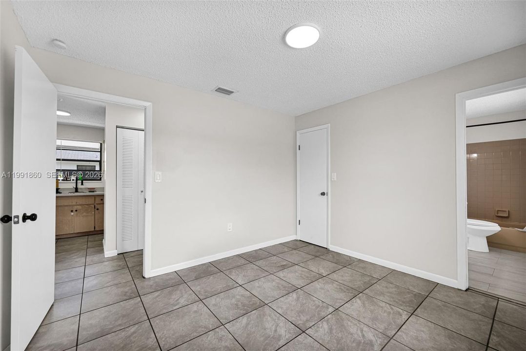 En Venta: $729,000 (0 camas, 0 baños, 1944 Pies cuadrados)