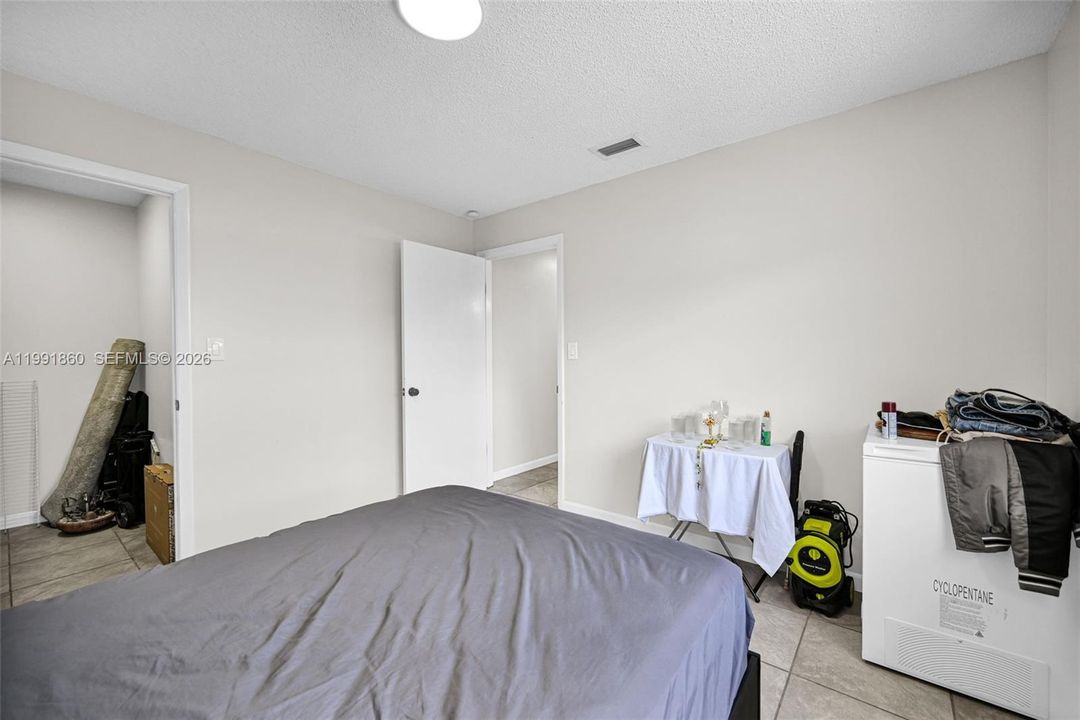 En Venta: $729,000 (0 camas, 0 baños, 1944 Pies cuadrados)