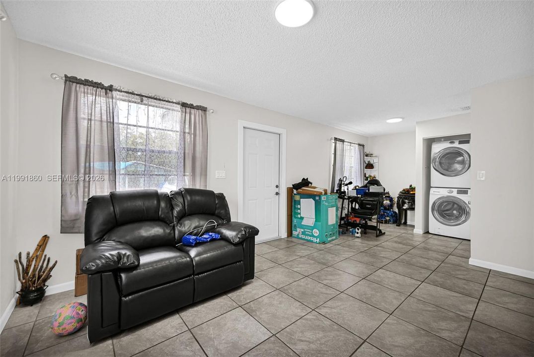 En Venta: $729,000 (0 camas, 0 baños, 1944 Pies cuadrados)