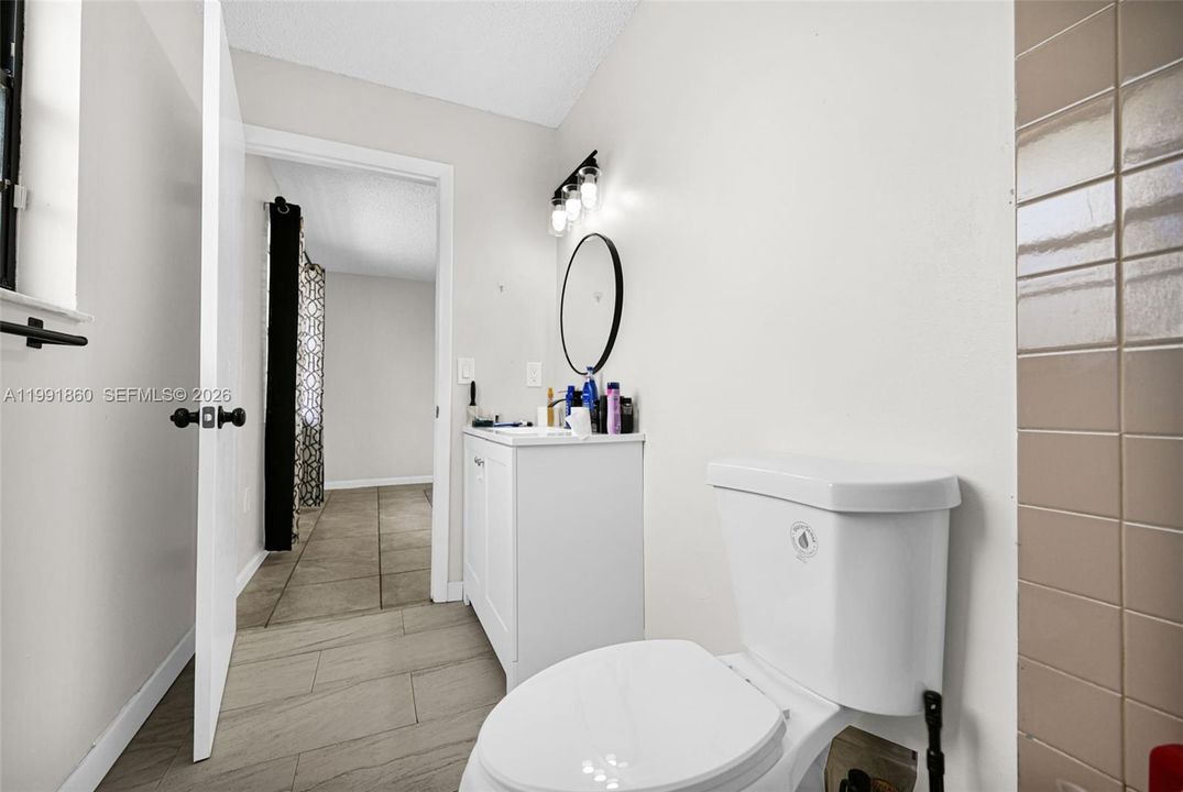 En Venta: $729,000 (0 camas, 0 baños, 1944 Pies cuadrados)