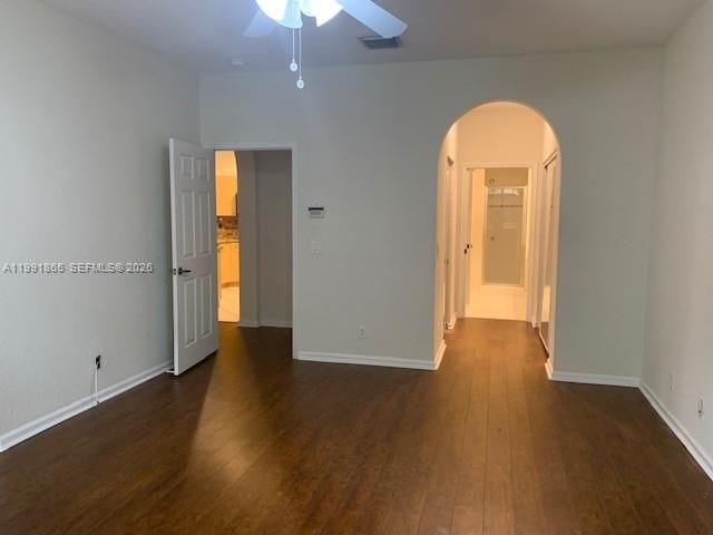 Activo con contrato: $3,450 (3 camas, 2 baños, 1560 Pies cuadrados)
