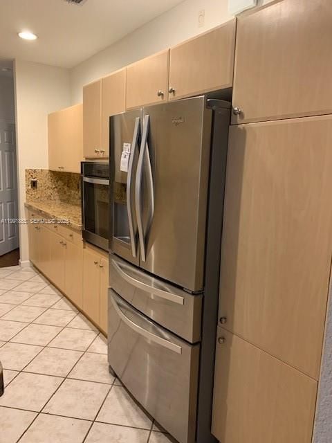 Activo con contrato: $3,450 (3 camas, 2 baños, 1560 Pies cuadrados)