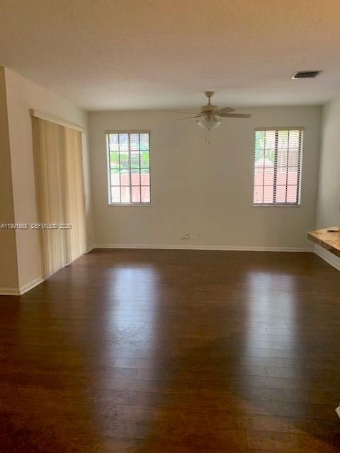 Activo con contrato: $3,450 (3 camas, 2 baños, 1560 Pies cuadrados)