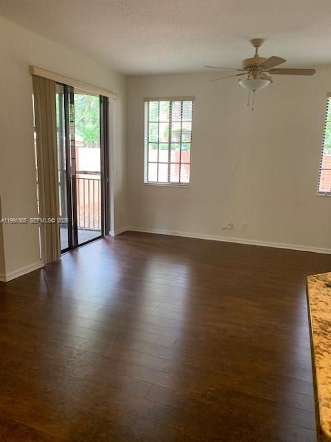 Activo con contrato: $3,450 (3 camas, 2 baños, 1560 Pies cuadrados)