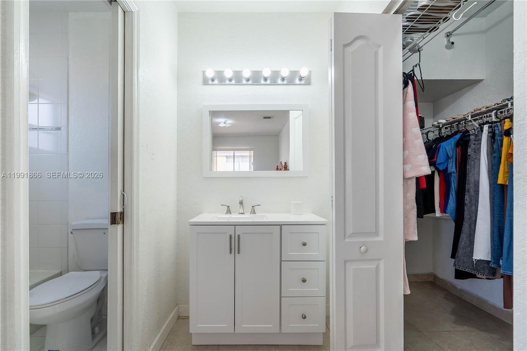 En Venta: $324,900 (3 camas, 2 baños, 1030 Pies cuadrados)