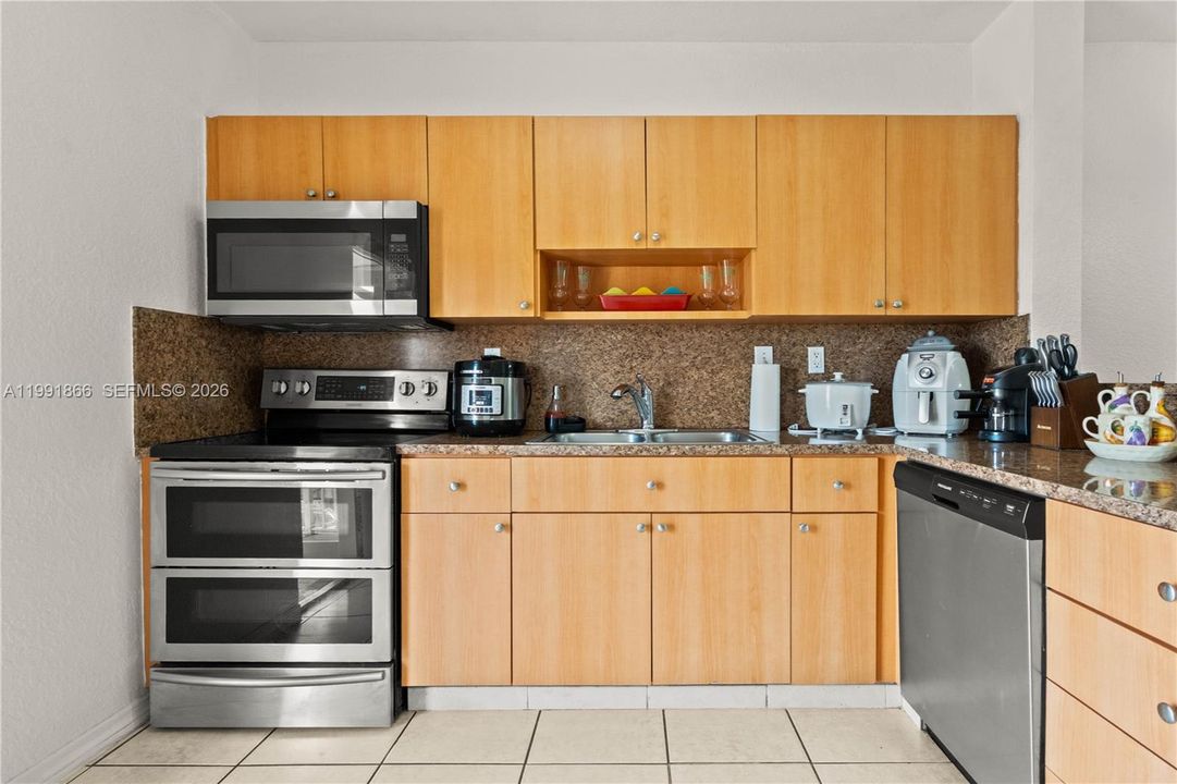 En Venta: $324,900 (3 camas, 2 baños, 1030 Pies cuadrados)