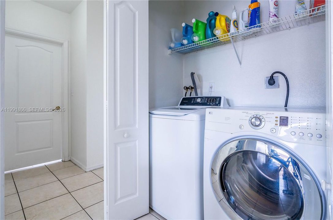 En Venta: $324,900 (3 camas, 2 baños, 1030 Pies cuadrados)