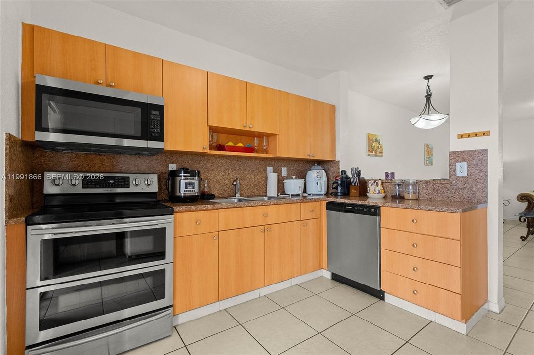 En Venta: $324,900 (3 camas, 2 baños, 1030 Pies cuadrados)