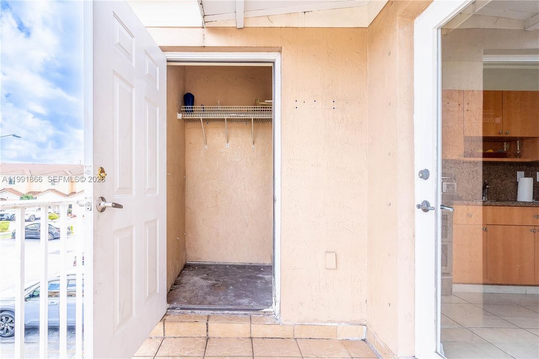 En Venta: $324,900 (3 camas, 2 baños, 1030 Pies cuadrados)