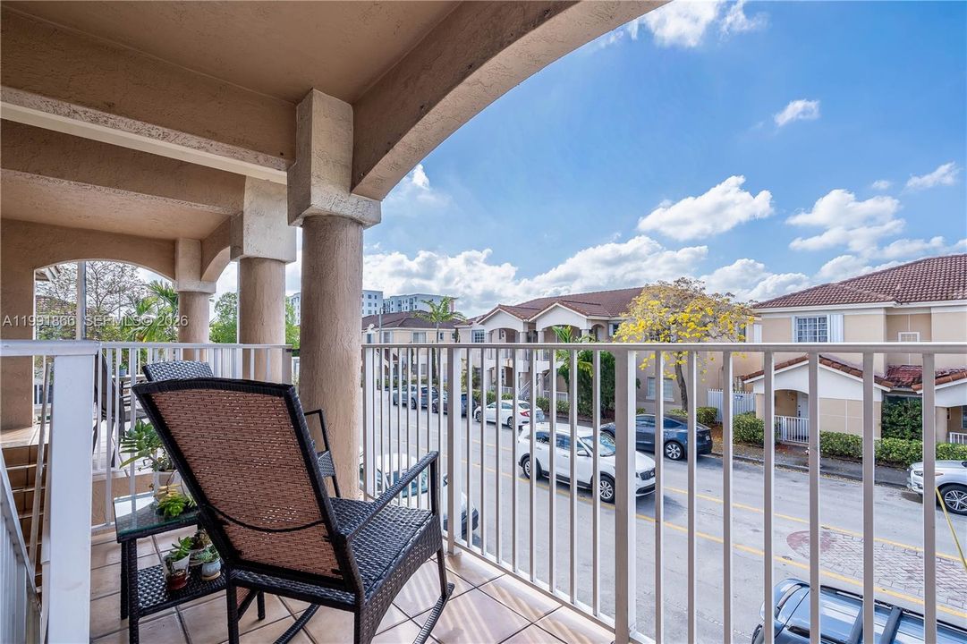 En Venta: $324,900 (3 camas, 2 baños, 1030 Pies cuadrados)