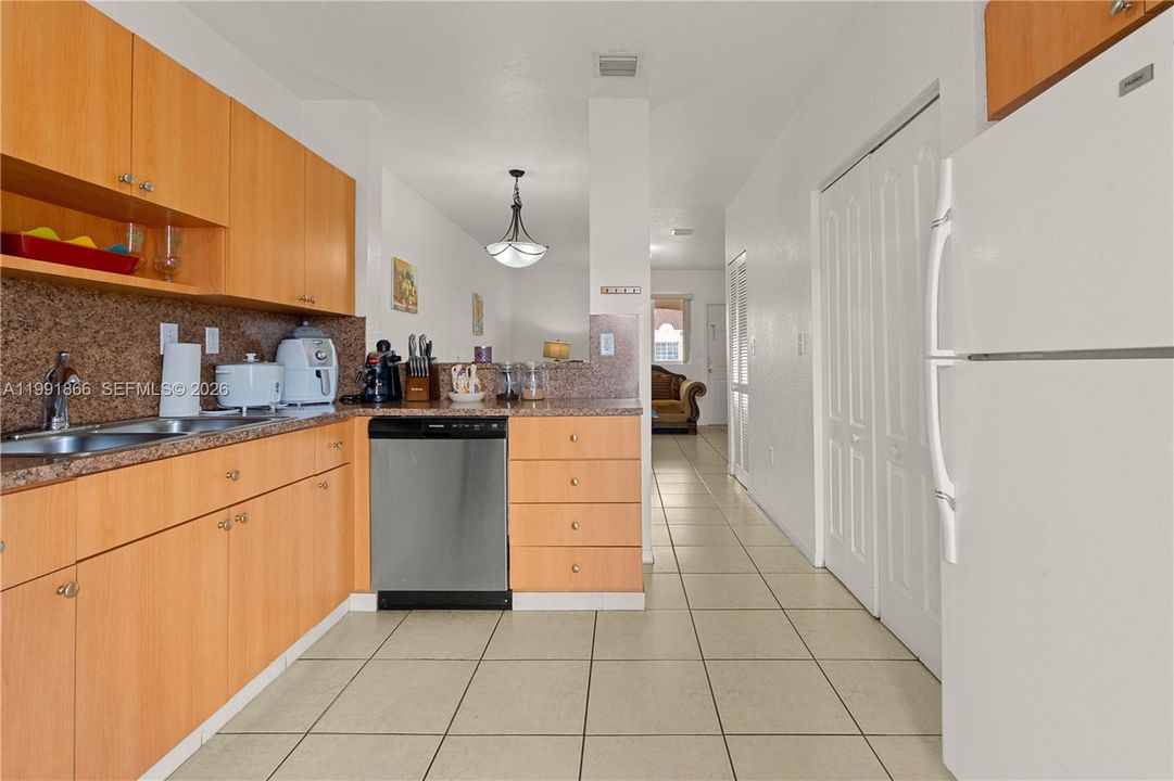 En Venta: $324,900 (3 camas, 2 baños, 1030 Pies cuadrados)