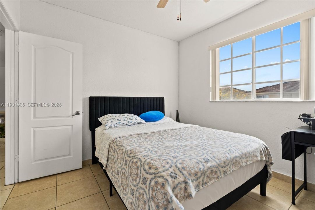 En Venta: $324,900 (3 camas, 2 baños, 1030 Pies cuadrados)