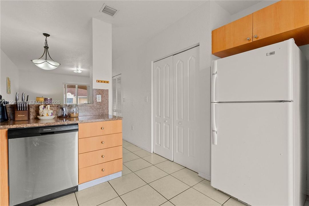 En Venta: $324,900 (3 camas, 2 baños, 1030 Pies cuadrados)