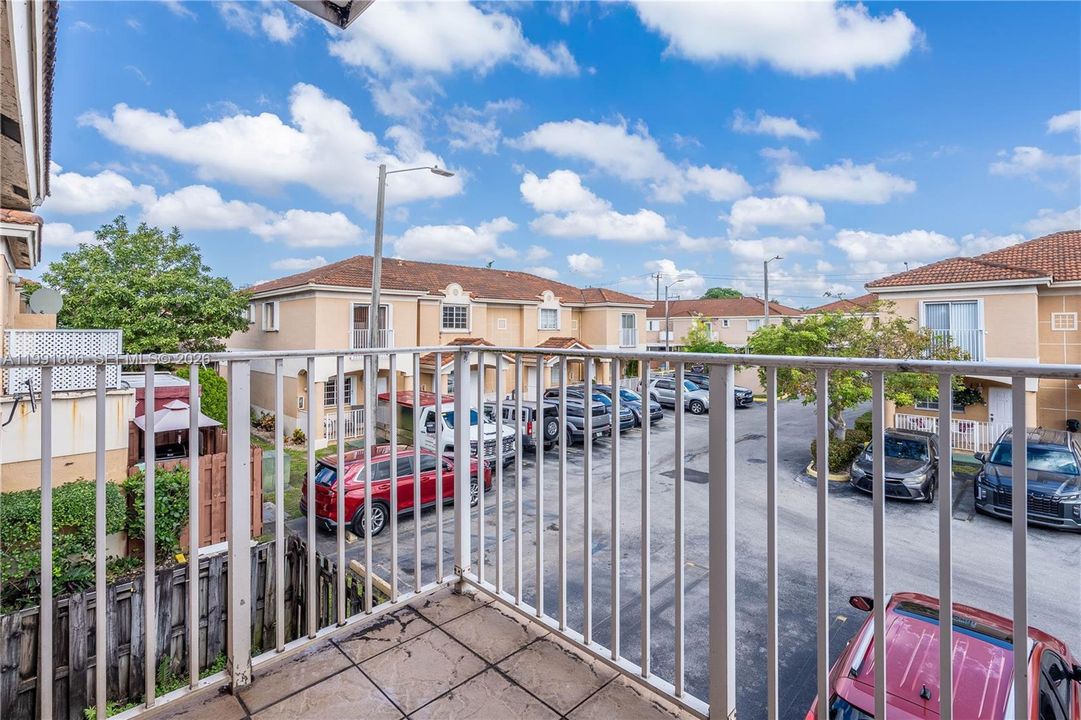 En Venta: $324,900 (3 camas, 2 baños, 1030 Pies cuadrados)