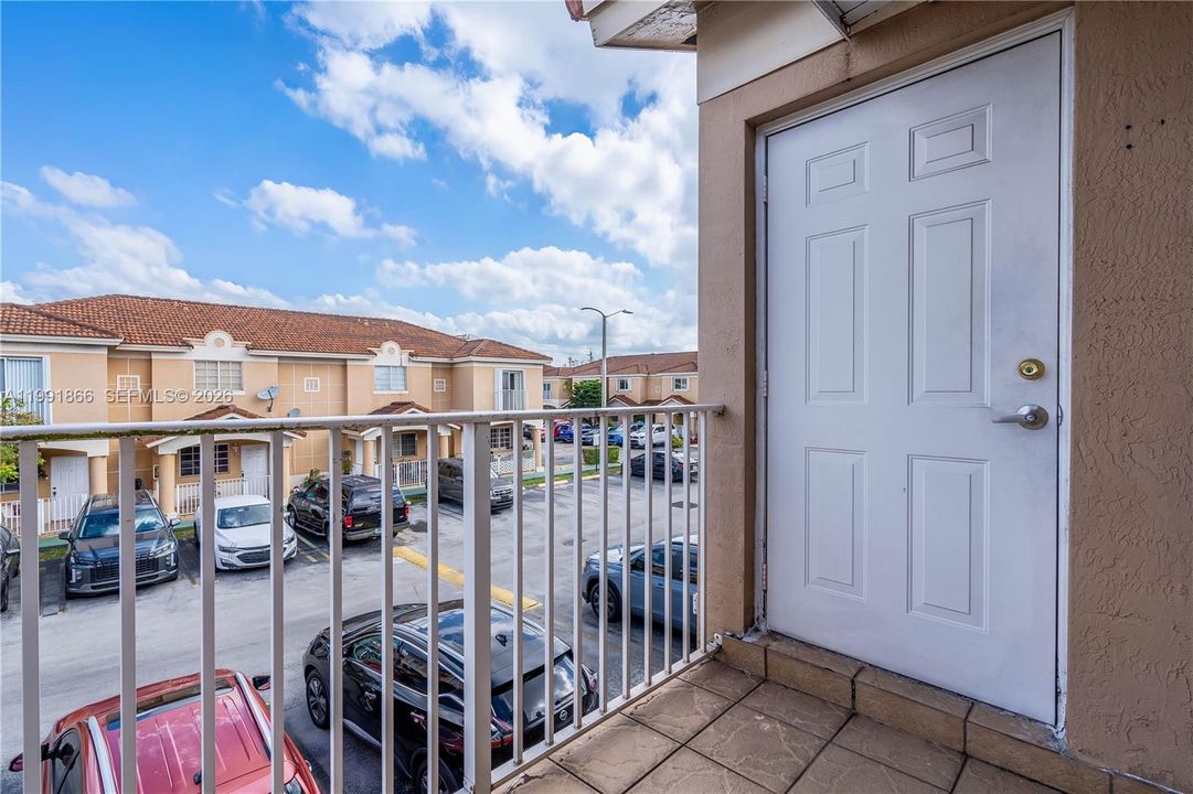 En Venta: $324,900 (3 camas, 2 baños, 1030 Pies cuadrados)