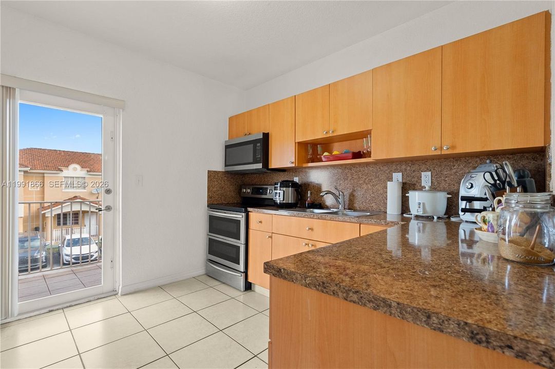 En Venta: $324,900 (3 camas, 2 baños, 1030 Pies cuadrados)