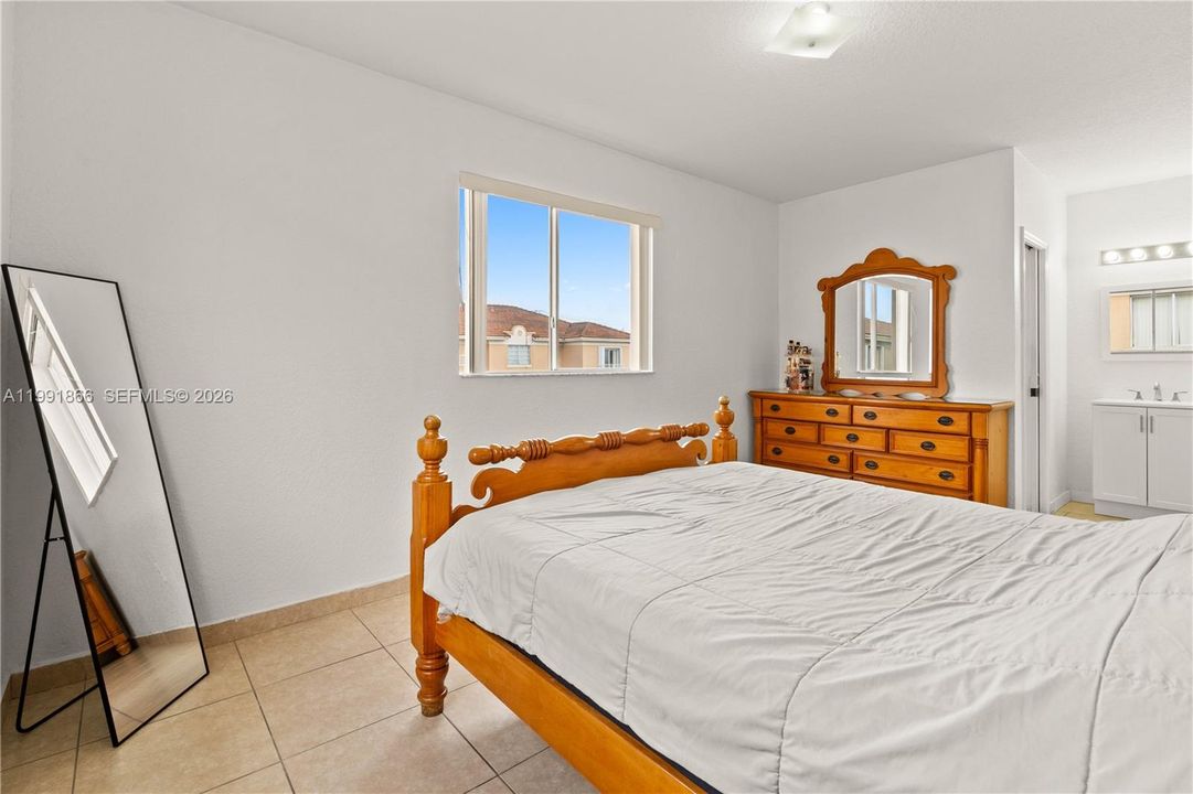 En Venta: $324,900 (3 camas, 2 baños, 1030 Pies cuadrados)