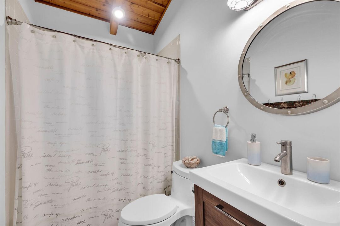 Guest/hall Bath