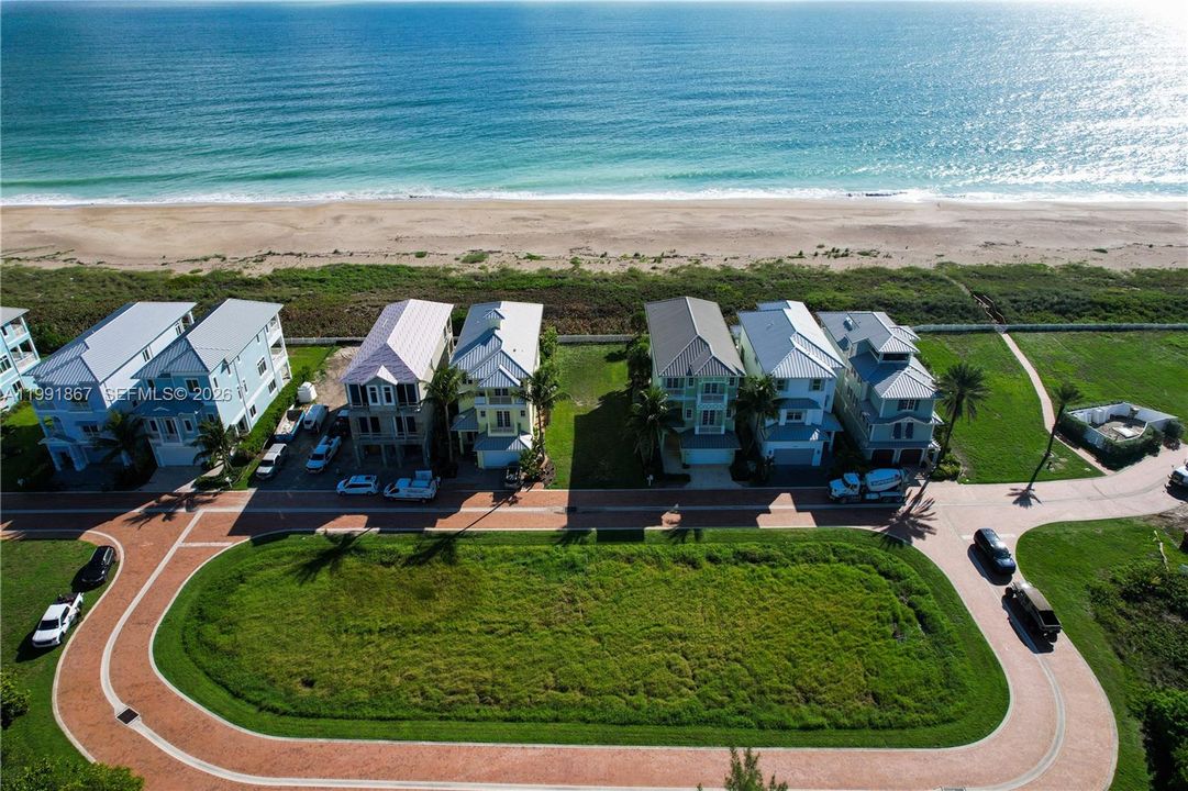 En Venta: $870,000 (0.12 acres)