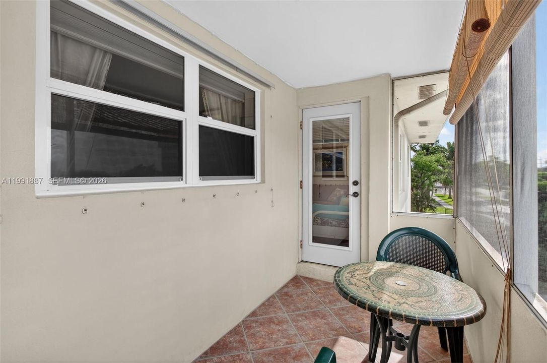 For Sale: $94,000 (1 beds, 1 baths, 700 Square Feet)