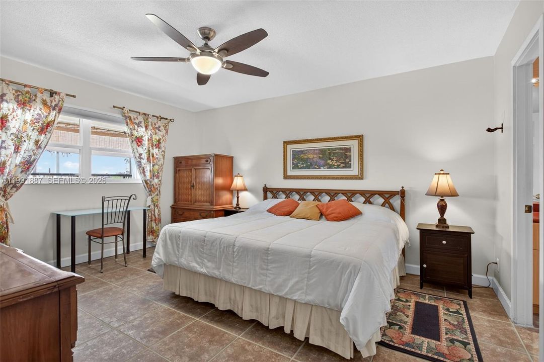 For Sale: $94,000 (1 beds, 1 baths, 700 Square Feet)