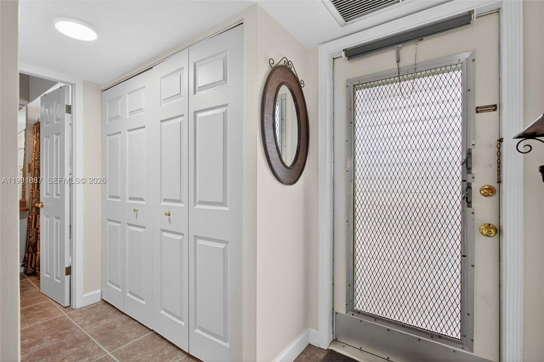 For Sale: $94,000 (1 beds, 1 baths, 700 Square Feet)