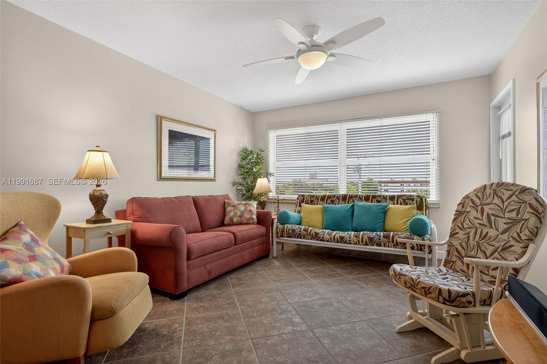 For Sale: $94,000 (1 beds, 1 baths, 700 Square Feet)