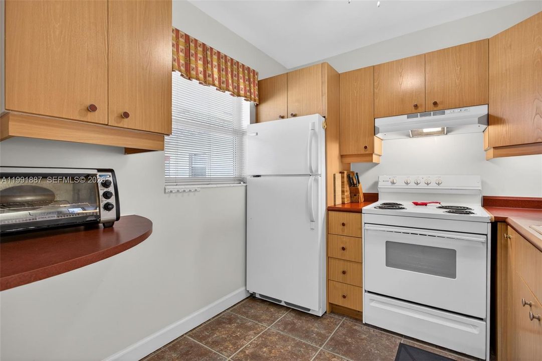 For Sale: $94,000 (1 beds, 1 baths, 700 Square Feet)