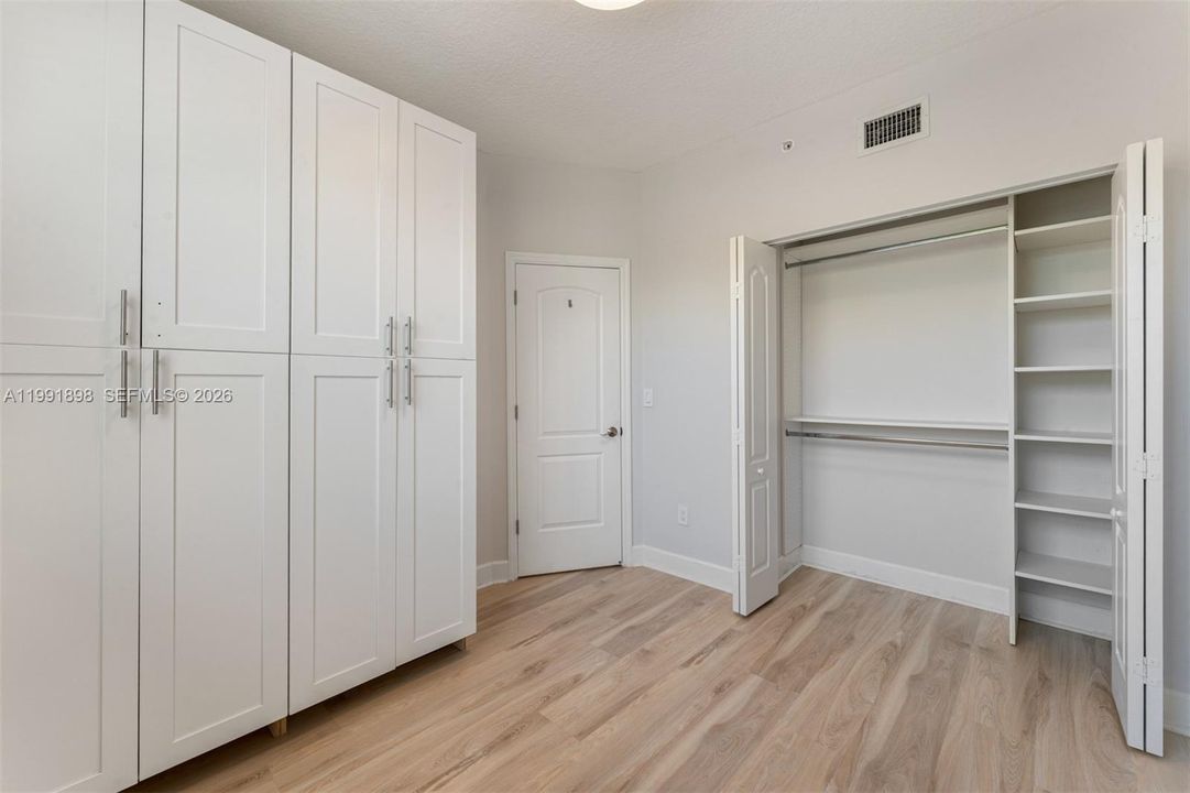 For Sale: $950,000 (4 beds, 2 baths, 1864 Square Feet)