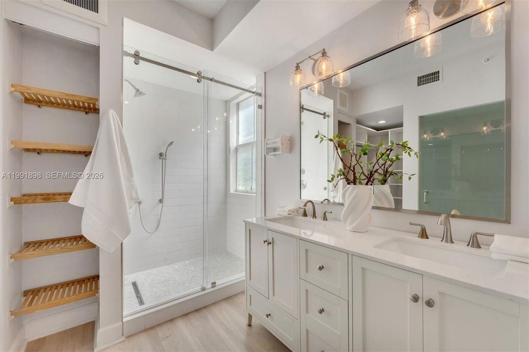 For Sale: $950,000 (4 beds, 2 baths, 1864 Square Feet)