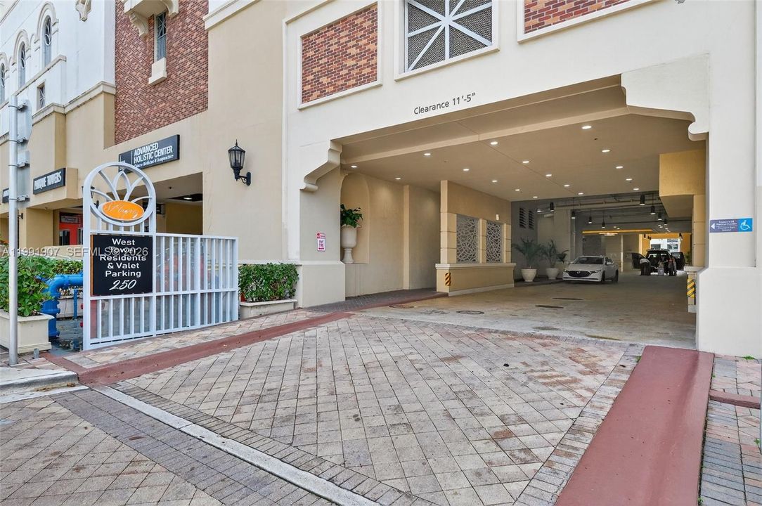 Active With Contract: $849,000 (3 beds, 2 baths, 1458 Square Feet)