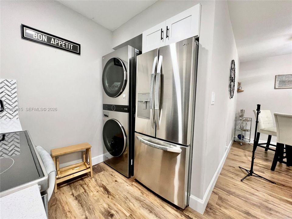 Active With Contract: $240,000 (2 beds, 2 baths, 760 Square Feet)