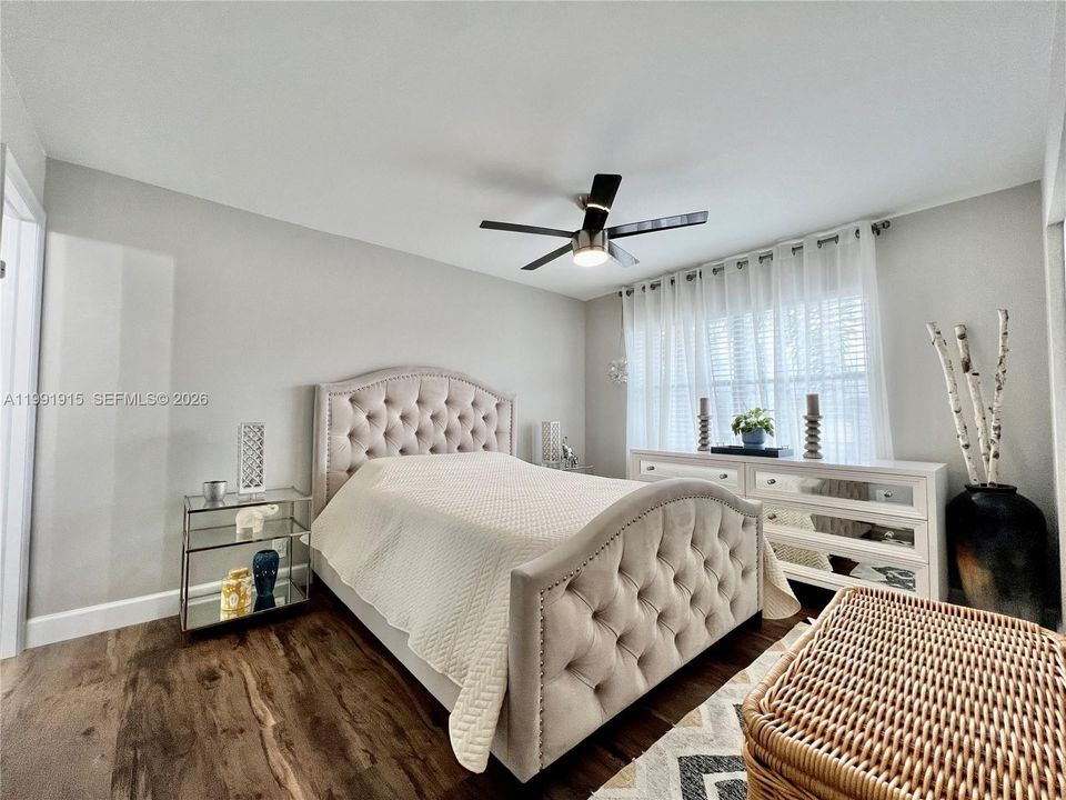 Active With Contract: $240,000 (2 beds, 2 baths, 760 Square Feet)