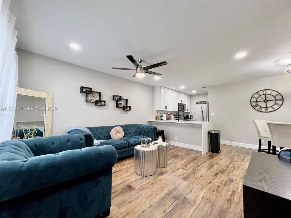 Active With Contract: $240,000 (2 beds, 2 baths, 760 Square Feet)
