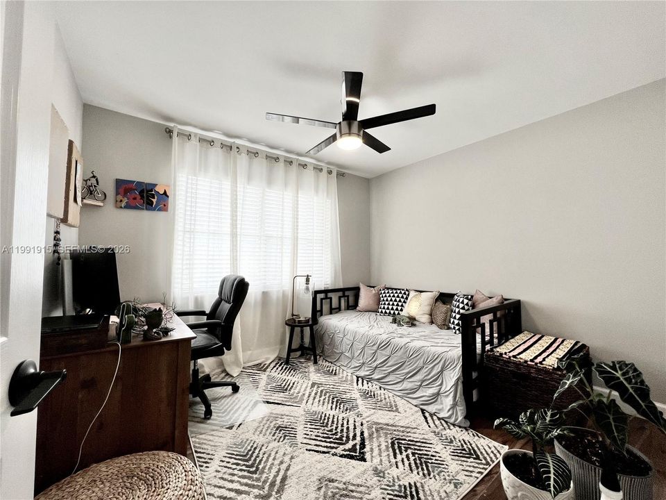 Active With Contract: $240,000 (2 beds, 2 baths, 760 Square Feet)