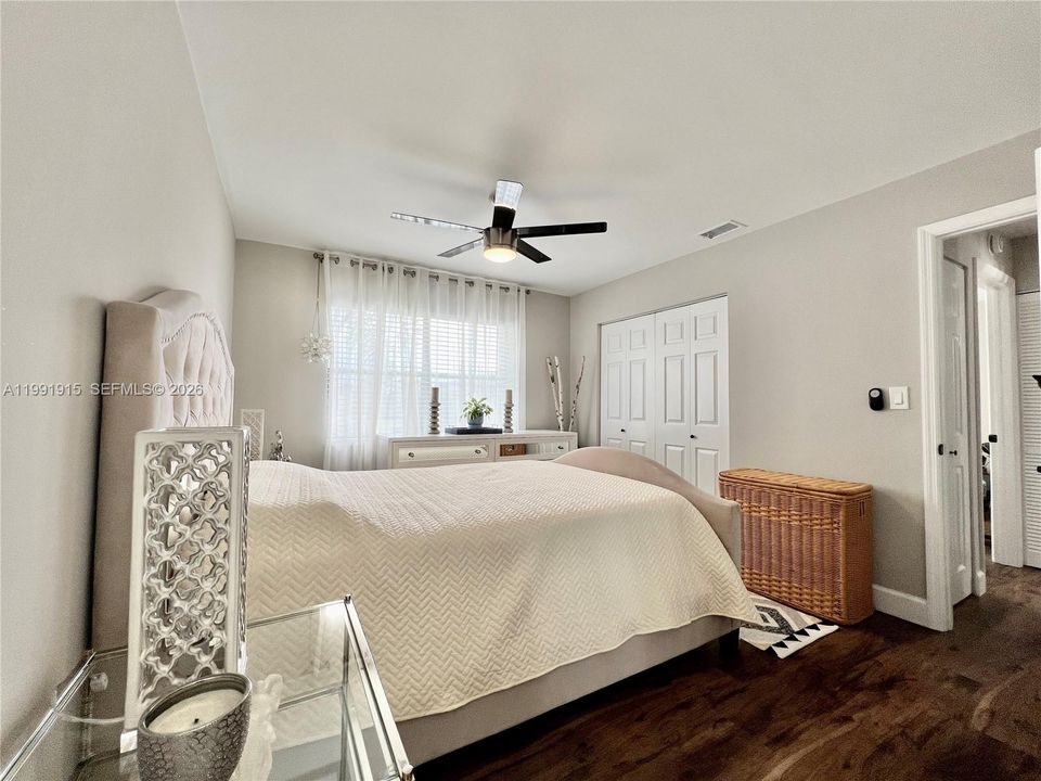 Active With Contract: $240,000 (2 beds, 2 baths, 760 Square Feet)