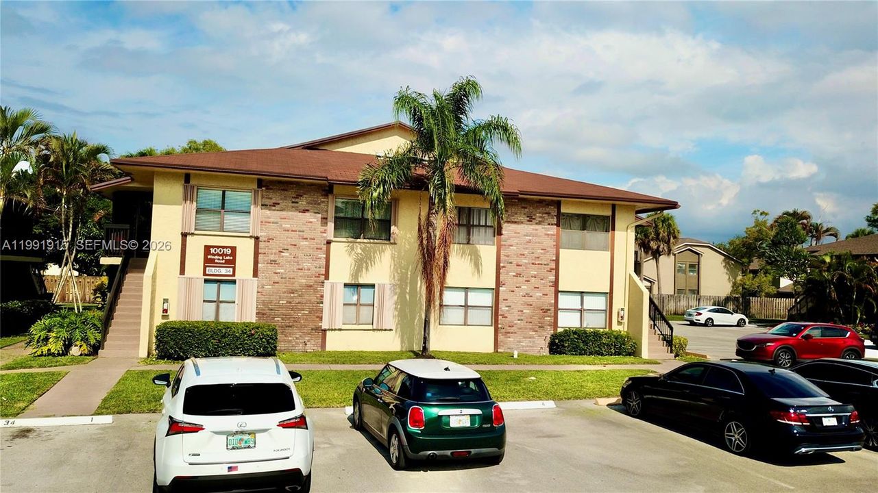 Active With Contract: $240,000 (2 beds, 2 baths, 760 Square Feet)
