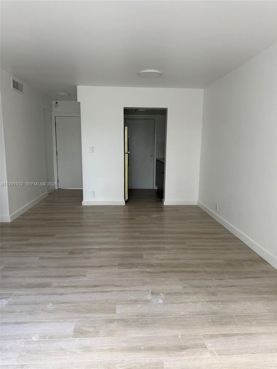 Active With Contract: $2,200 (2 beds, 2 baths, 850 Square Feet)
