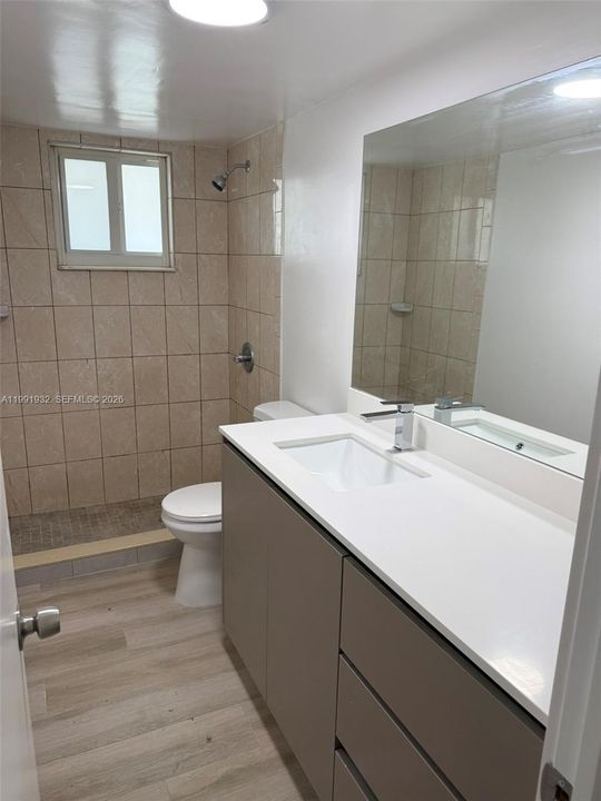 Active With Contract: $2,200 (2 beds, 2 baths, 850 Square Feet)